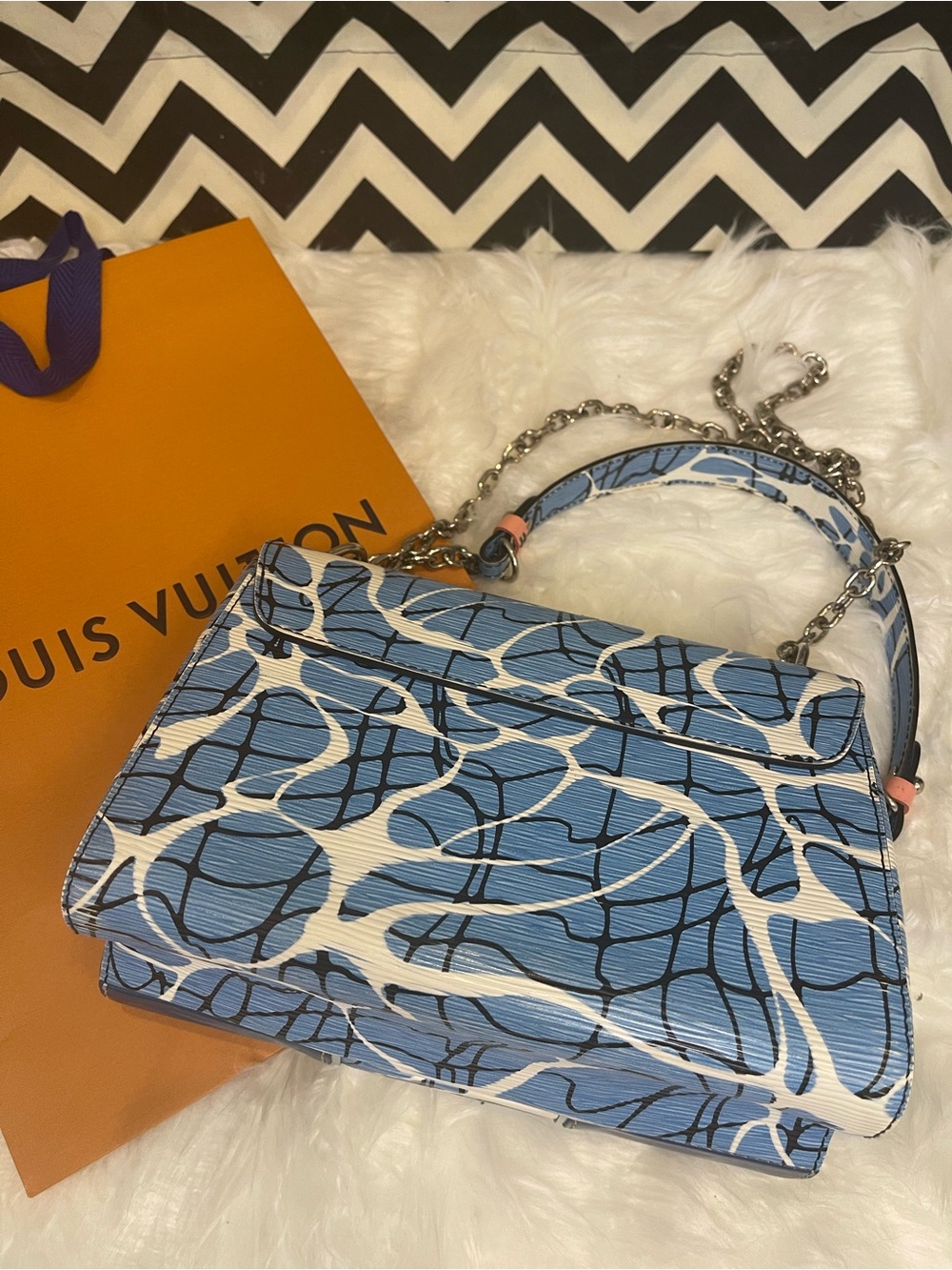 VGUC Louis Vuitton Limited Edition Aqua Epi Twist MM Bag 2016 Cruise Runway SHW - Picture 3 of 16